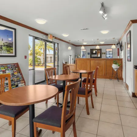 Express Inn & Suites Westwego Отели рядом с достопримечательностью «Одубон Парк»