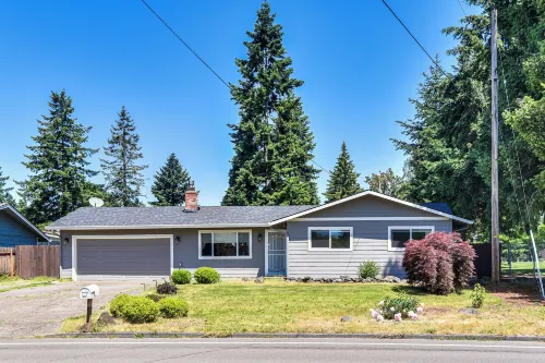 7 Mi to Vancouver Waterfront: Sleek Home w/ Yard! - 4-Star