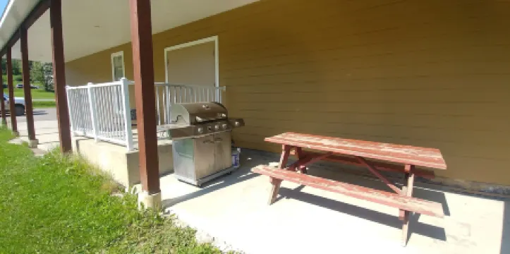 The Lion Inn & Suites