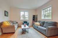17 Mi to Porkies: Getaway Steps to Beach & Main St - Homestays