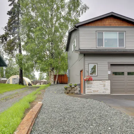 Anchorage Apartment w/ a View ~ 3 Mi to Airport
