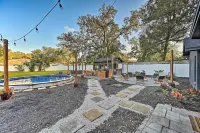 Outdoor Oasis! Group Getaway w/ Pool in Brandon - Wifi
