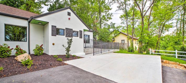 Steps to Branson Landing: Cozy Downtown Cottage! Hotel a Branson Township