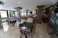 Marbes Hotel - breakfast