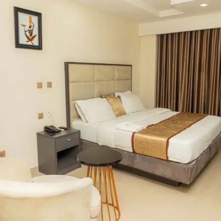 Romeneo Grand Royal Hotel