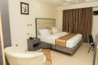 Romeneo Grand Royal Hotel
