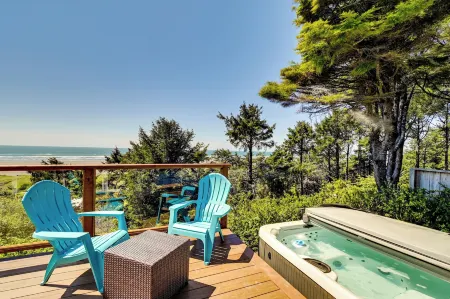 Moclips Home w/ Hot Tub & Stunning Beach Views! Отели в г. Моклипс