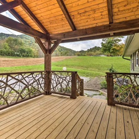 Near Hiking + Wineries! Newland Retreat w/ Creek