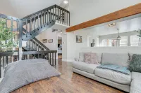 6 Mi to Dtwn: Arvada Home w/ Hot Tub & Yard - 3 estrellas
