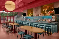 Renaissance Austin Downtown Hotel - Barer