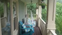 Carriage House Inn Four and a Half Stars - parking