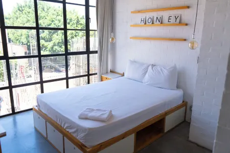 The Harbour Hotel Отели рядом с достопримечательностью «Plaza de Toros La Macarena»