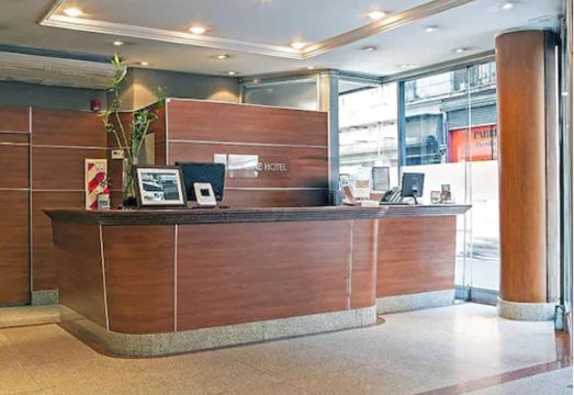 트리토네 호텔 로비