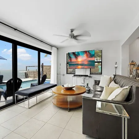 Spacious 5-bedroom house with Pool, Ocean Views, Dock in  wonderful Marathon, Fl