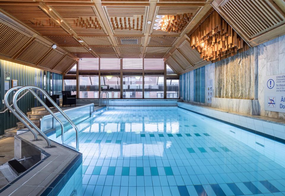 2. 힐튼 헬싱키 스..