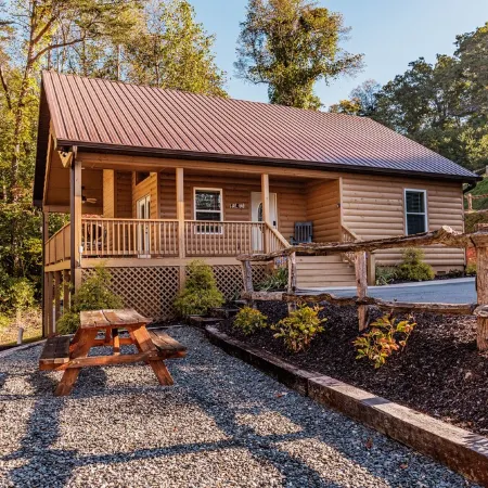 Close to Town, Private, Hot Tub, Fireplace, Fire Pit