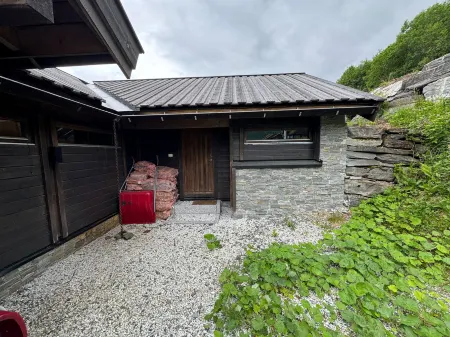 Cozy and family-friendly mountain cabin Отели в г. Восс