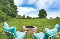18 Mi to Table Rock Lake: Pet-Friendly Ozark Home! - parking