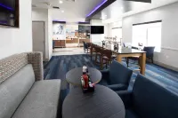 Holiday Inn Express & Suites CHICAGO WEST - ST CHARLES by IHG - breakfast