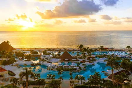 Moon Palace Cancun - All Inclusive Отели рядом с достопримечательностью «La Isla»