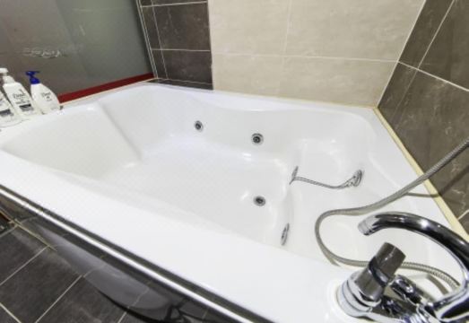 호텔 M 객실 모습