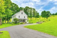 Idyllic Vermont Farmhouse: Mtn Views on 200 Acres! - parking