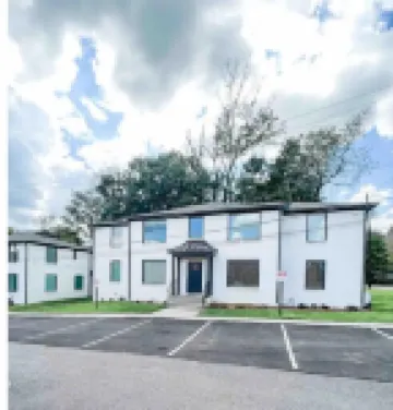 Cute 2 BR Condo Downtown Homewood