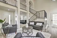 8 mi to Westgate Family-Friendly Glendale Home! Hotels in Glendale