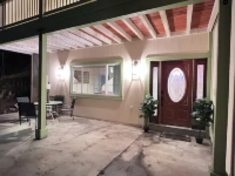 Mountain Escape: Sleeps Multiple Families with Pool Table & Game Room