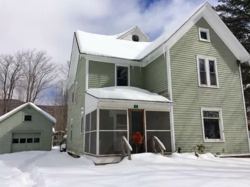 Big 3 Bedroom house exactly 1 mile from the base lodge