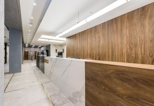 Intermark Residence 내부 주방과 거실 구조
