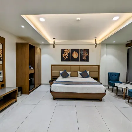 Hotel Red Chillee Restro
