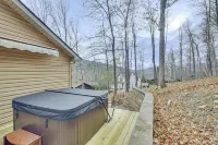 Family Getaway < 2 Mi to Massanutten Ski Lodge! - parking