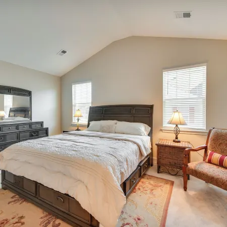 Hampton Condo by Convention Center and Coliseum!