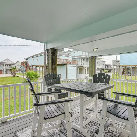 Steps from Gulf: Freeport Home w/ Water Views