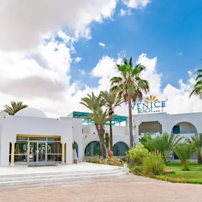 فينيس بيتش Hotels near Plage Yéti
