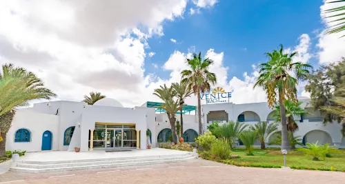 Hotel Venice Beach- Families and Couples Only