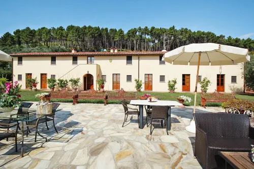 Estate in Monte Serra With Pool & Olive Views