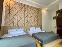 Dhanis's House 7 Bedroom by Kawa Hotels in Cigombong