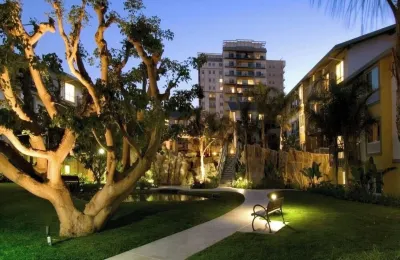 Marine Life: Smell the Sea, Feel the Breeze Marina del Rey Harbor附近的飯店