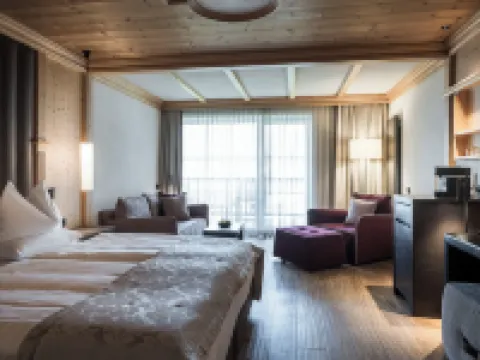 อาดเลอร์ สปา รีสอร์ท โดโลมิติ โรงแรมในออร์ติเซ