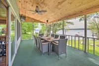Lakefront Gloversville Home w/ Beach + Dock! Hotel a Amsterdam