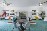 Rainbow River mid-century Estate Sleeps 22+ people and guarantees unlimited fun!