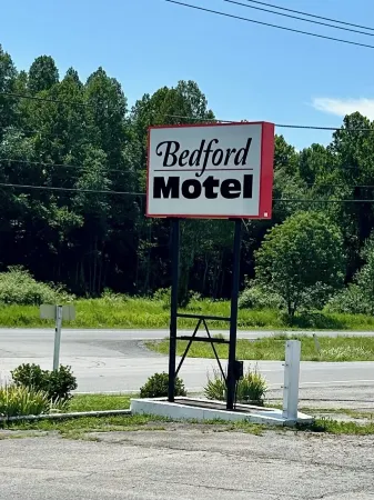 Bedford Motel Отели в г. Монета