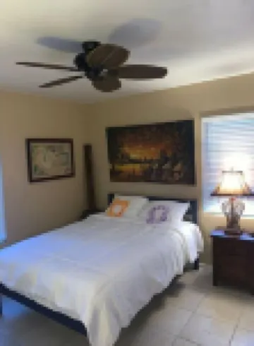 Captin' Joe's Tropical Palm Beach Hot Tub Hideaway