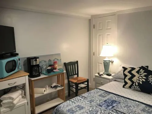 Chanel Studio at the Conwell Dune Shack Provincetown - 5 min walk to downtown!