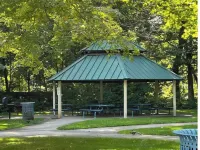 Coastal theme/wooded & large deck/fenced-in yard