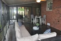 Beautiful Rustic Murfreesboro Home just minutes from I24, MTSU and more