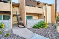 2Br Sleeps 6 Pool BBQ Gym Hot Tub & Bar Hopping! Hotel a 