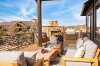Heritage by AvantStay Luxe Oregon Retreat Deck